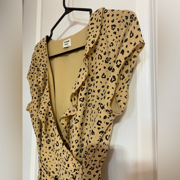 Aritzia Sunday Best Leopard Wrap Mini Flowy Lightweight V Neck Dress Size 4 - Picture 4 of 12